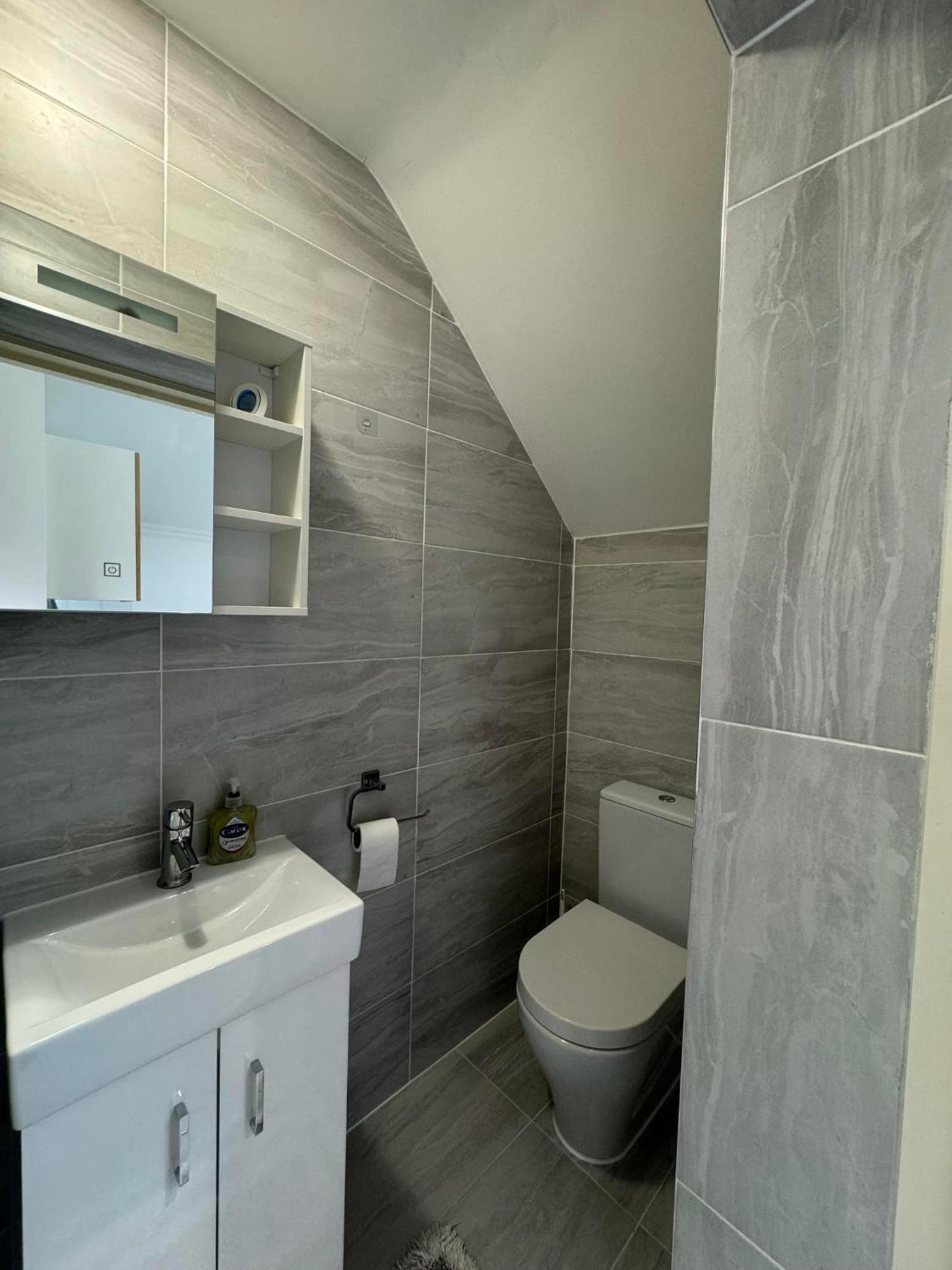 Studio Room Next To Gatwick Crawley  Dış mekan fotoğraf